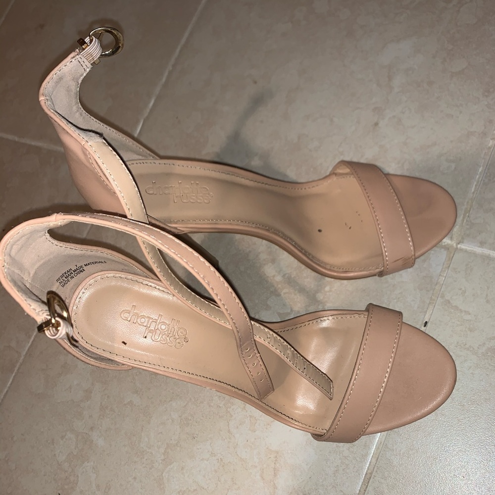 BRAND NEW Nude heels